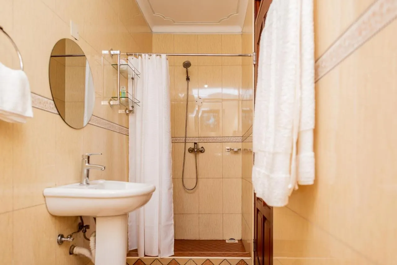 Rehoboth Hotel & Apartments Кампала